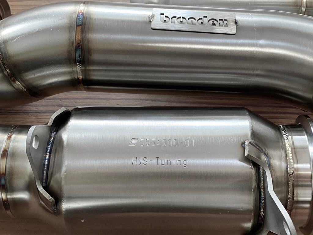 NOUVEAUX downpipes pour Mercedes GT 63 S X290 Coupé 4 portes avec catalyseurs sportifs HJS 200 cellules.